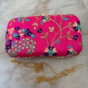 NWOT: Gorgeous embroidered clutch. Perfect to pair with a black outfit!